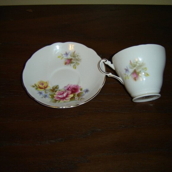 Regency pink yellow Rose cup and saucer VGU - Picture 6 of 7